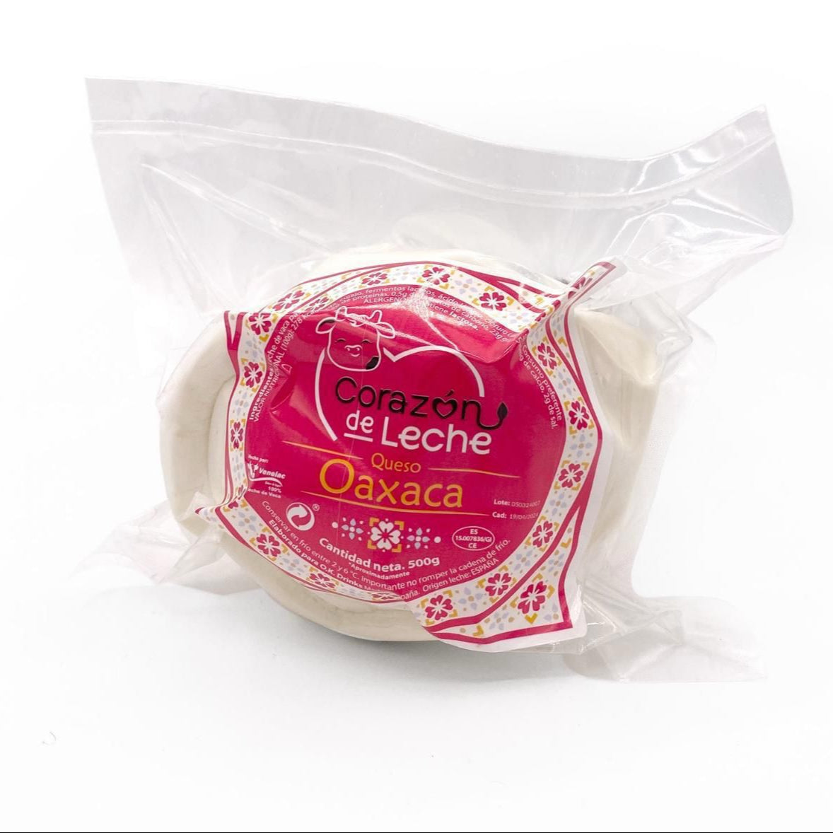 envase de plástico transparente de queso oaxaca de la marca corazon de leche. Transparente y etiqueta rosa.