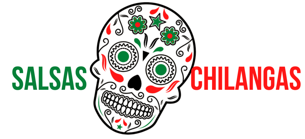 Logo de Salsas Chilangas con diseño de calavera mexicana, resaltando colores patrios: verde, blanco y rojo.