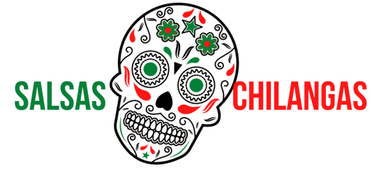 Logo de Salsas Chilangas con diseño de calavera mexicana, resaltando colores patrios: verde, blanco y rojo.