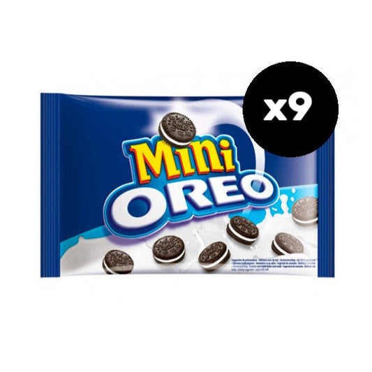 sobre blanco envase plástico de galletas oreo con impresion de la marca y un sello en negro que indica por nueve