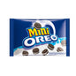 sobre fondo blanco bolsa azul de la arca oreo con imaen de las galletas y su logotipo