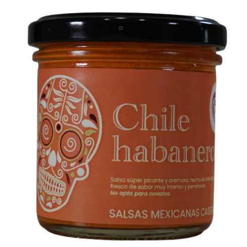 Frasco de salsa cremosa de chile habanero. Etiqueta naranja con ilustración de calavera mexicana tradicional.